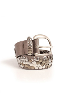 http://www.myclassico.com/Accessoires/Guertel/Nietenguertel-B-Belt-4618