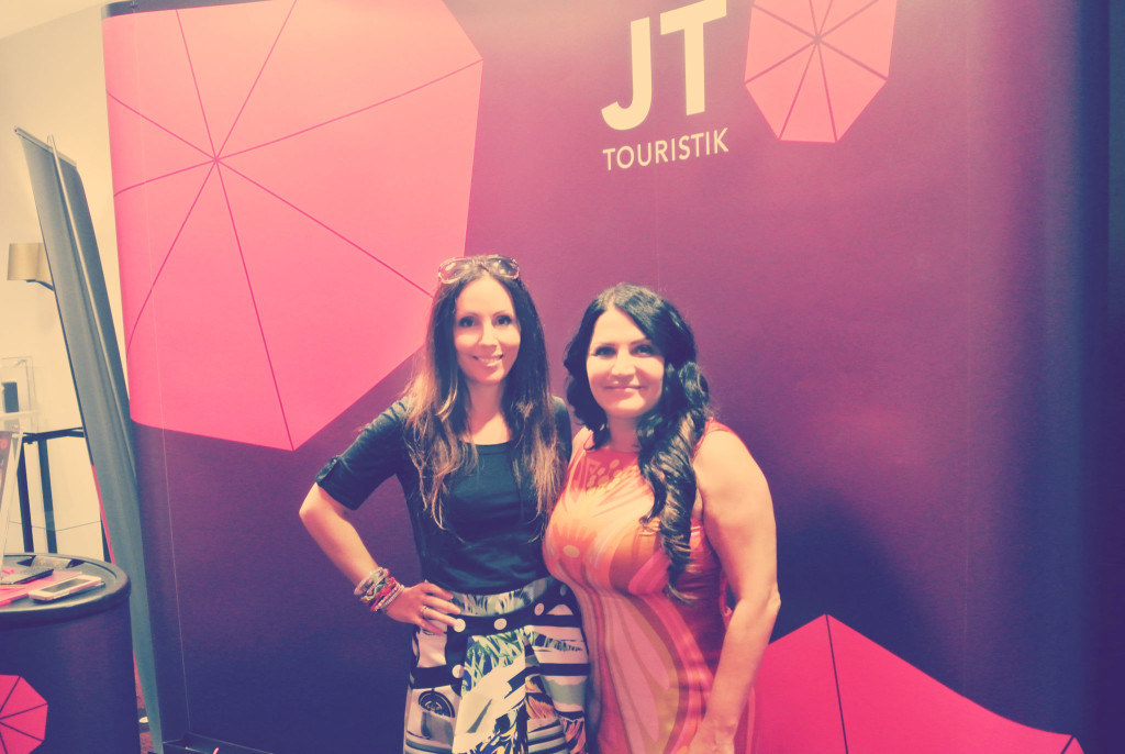 Claudia Scheffler-Perrone und Jasmin Taylor (JT Touristik)