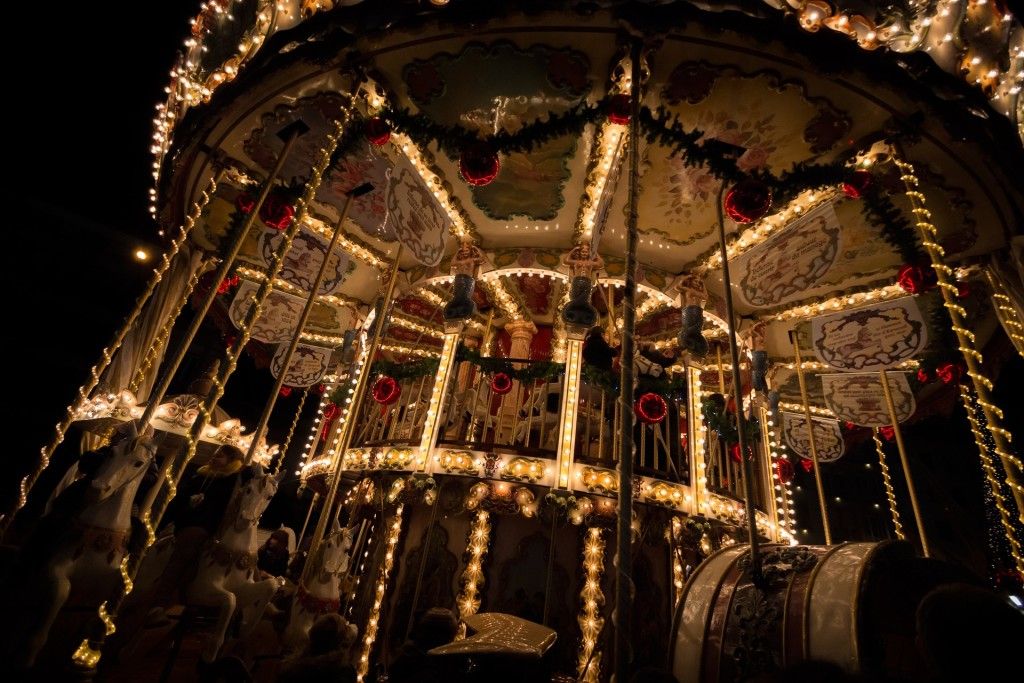 carousel-884888_1920