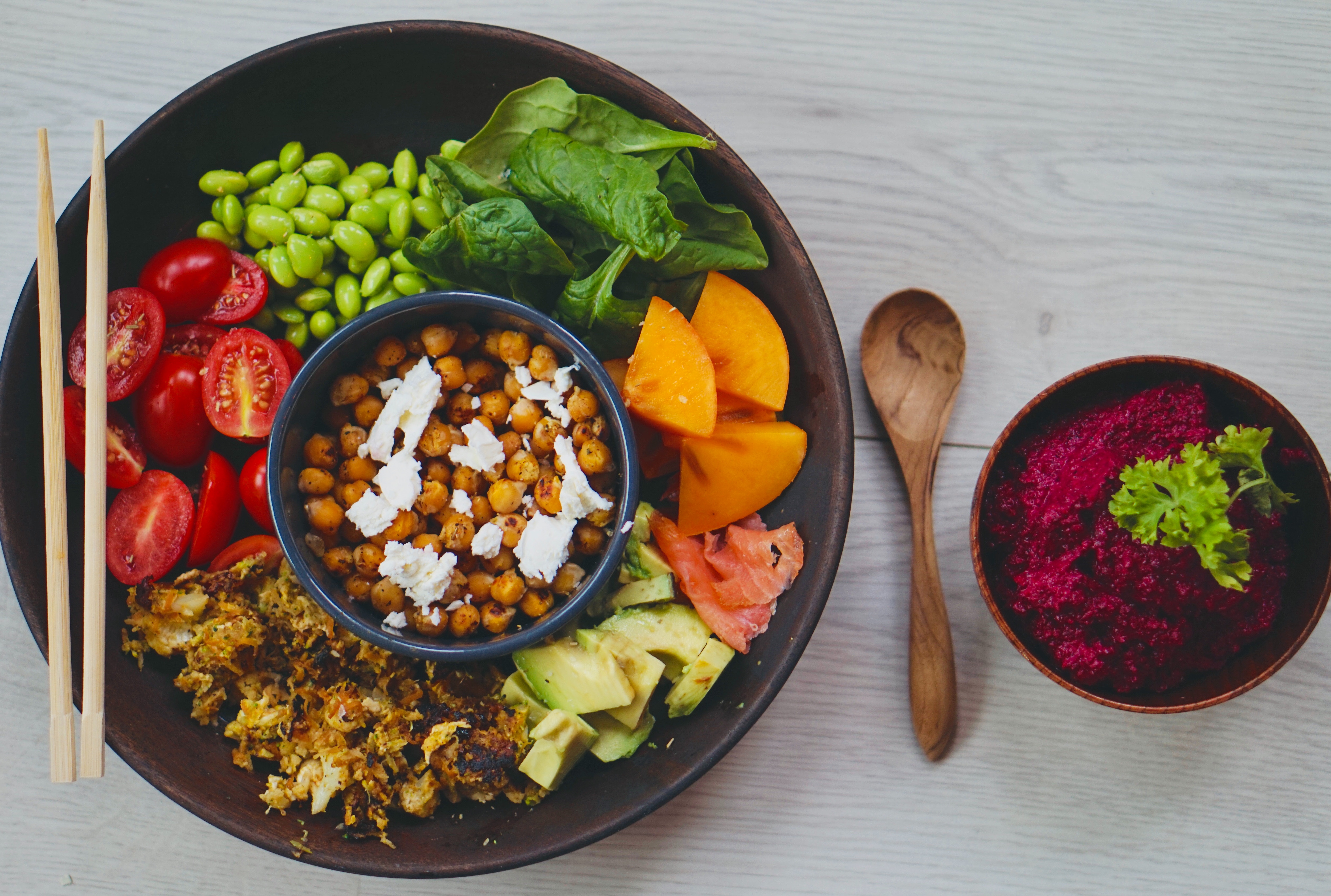 Eine Bowl aus verschiedenen Gemüsesorten