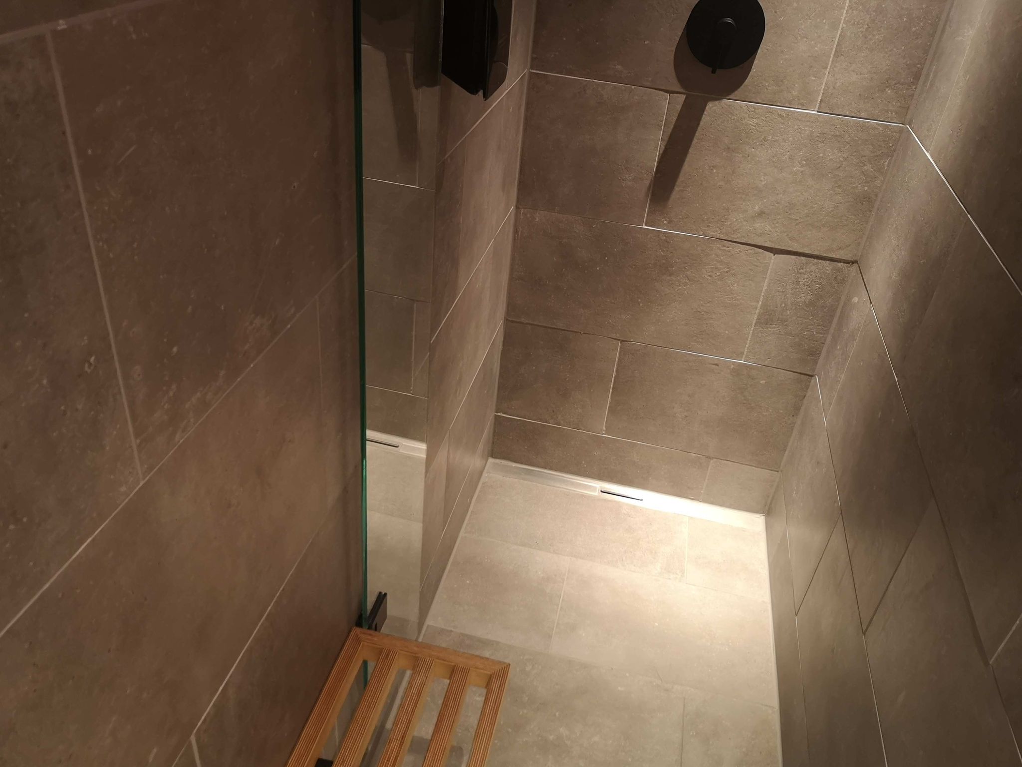 Shower cubicle